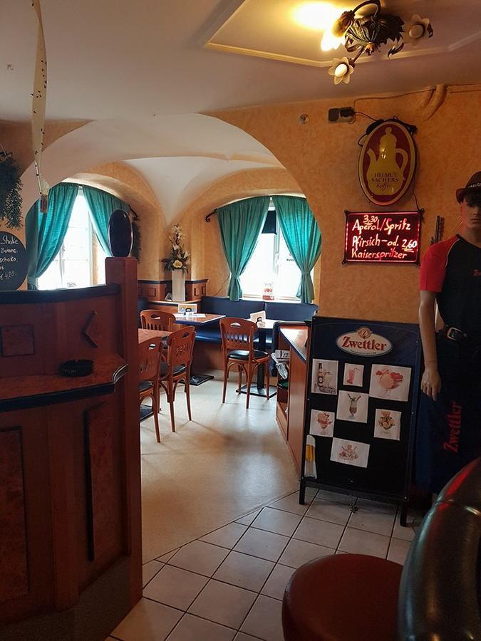 Stadt Pub Zwettl Bagian luar foto