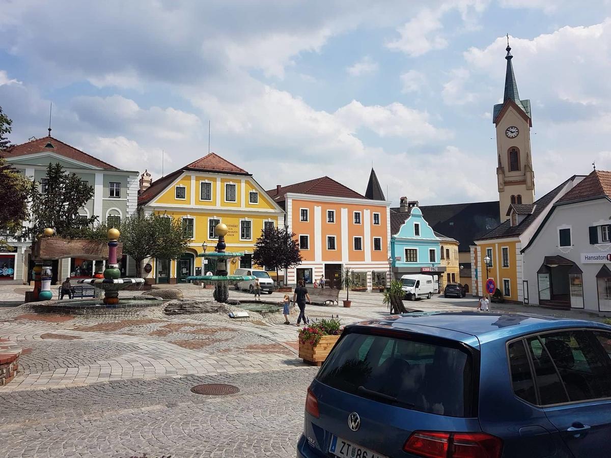 Stadt Pub Zwettl Bagian luar foto