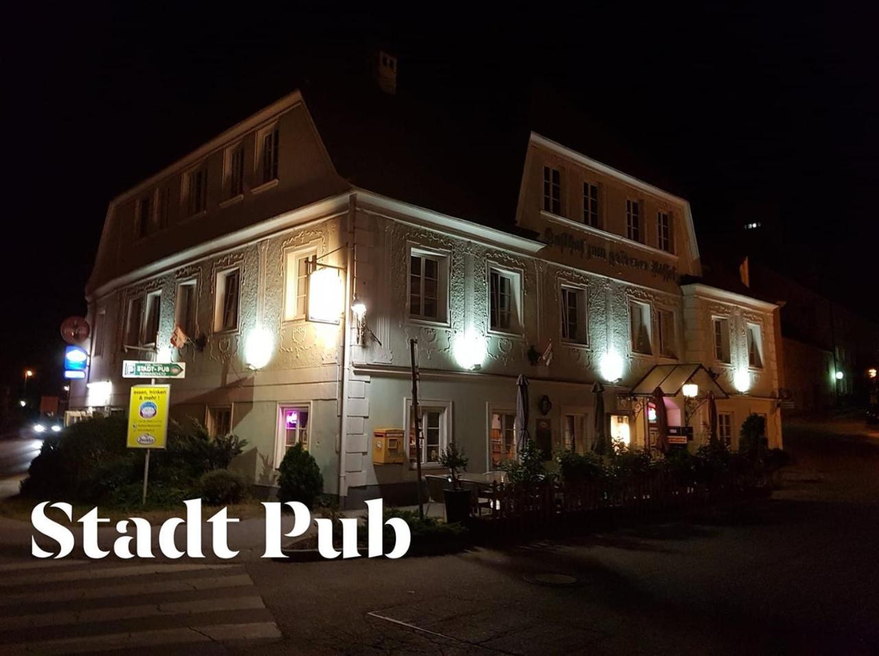 Stadt Pub Zwettl Bagian luar foto