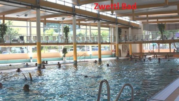 Stadt Pub Zwettl Bagian luar foto