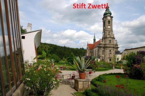 Stadt Pub Zwettl Bagian luar foto