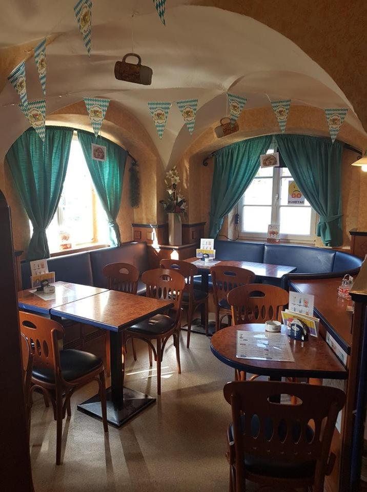 Stadt Pub Zwettl Bagian luar foto