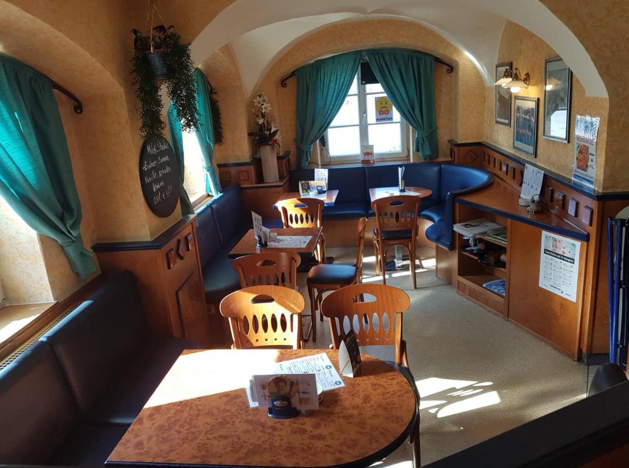 Stadt Pub Zwettl Bagian luar foto